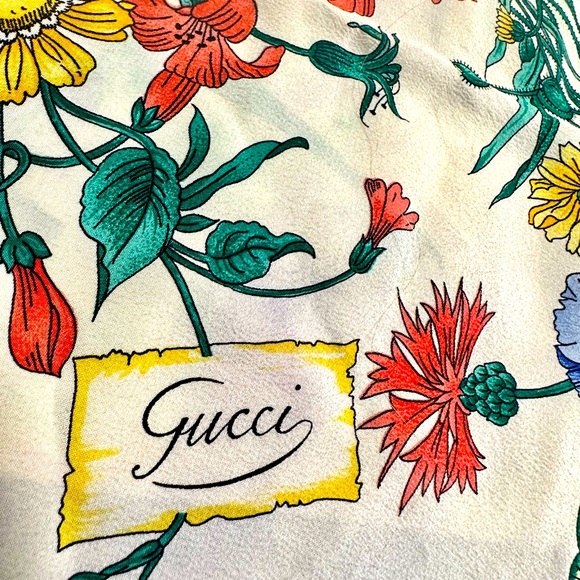 WOW - Authentic Gucci Silk Scarf for Neck, your Purse and/or Backpack - Picture 2 of 13